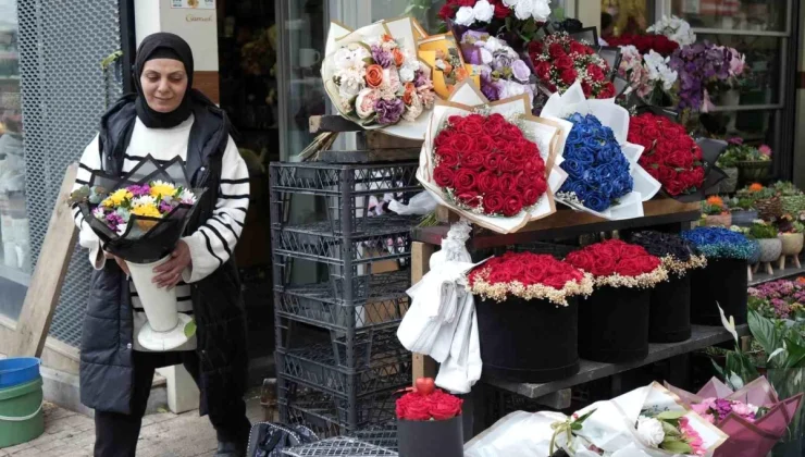 Bursa’da Sevgililer Günü öncesi çiçekçiler yoğun mesai yapıyor