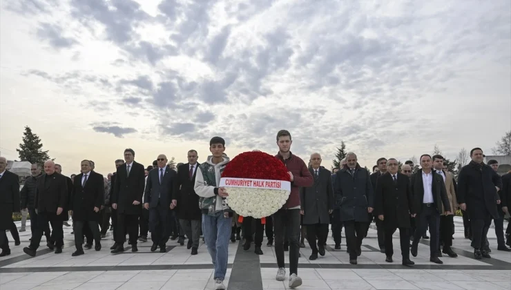 CHP Genel Başkanı Özgür Özel, Deniz Baykal’ın kabrini ziyaret etti