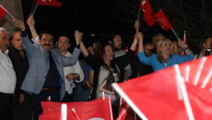 Denizli’de CHP’liler Çavuşoğlu, Doğan ve Ertemur’un seçim başarısını kutladı