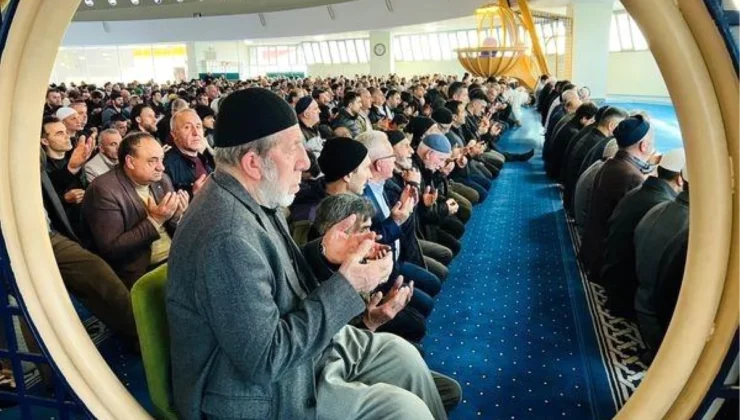 Erzincan’da Bayram Namazı Coşkusu