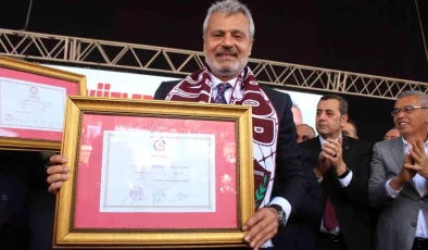 Hatay Büyükşehir Belediye Başkanı Mehmet Öntürk Mazbatasını Aldı