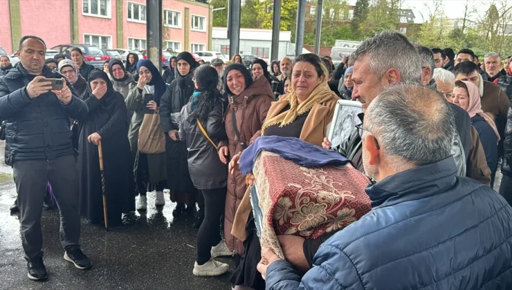 Solingen’de Yangında Hayatını Kaybeden Türk Kökenli Bulgaristan Vatandaşları İçin Cenaze Töreni Düzenlendi