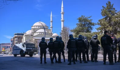 Van’da DEM Parti Eş Genel Başkanları ve beraberindeki gruba polis müdahale etti