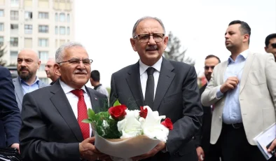 Bakan Özhaseki, Belediye Başkanlarına Kentsel Dönüşüm Çağrısı Yaptı