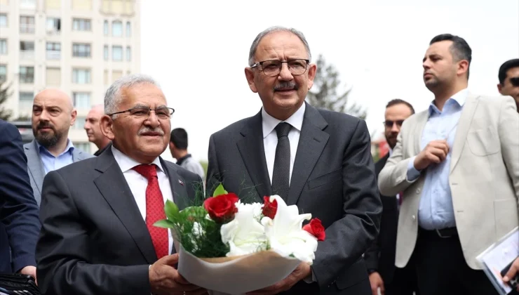 Bakan Özhaseki, Belediye Başkanlarına Kentsel Dönüşüm Çağrısı Yaptı