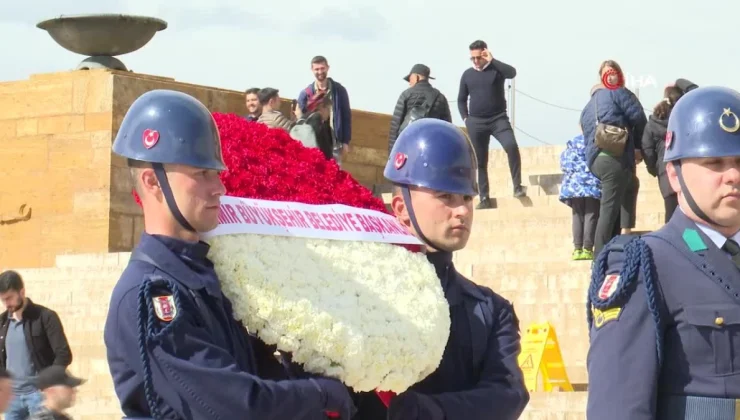 Başkan Tugay ve İzmir’in ilçe belediye başkanları Anıtkabir’i ziyaret etti