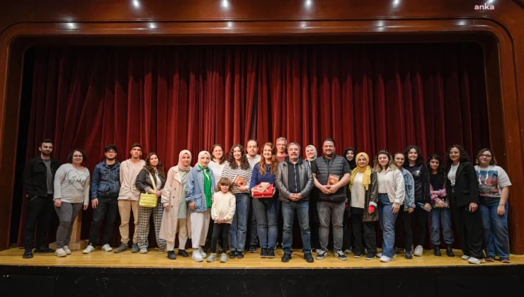 İZKİTAP Fest – İzmir Kitap Fuarı’nda Ahmet Ümit söyleşi yaptı