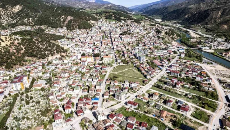 Tokat’ta Futbolcu Öğretmen Belediye Başkanı Seçildi