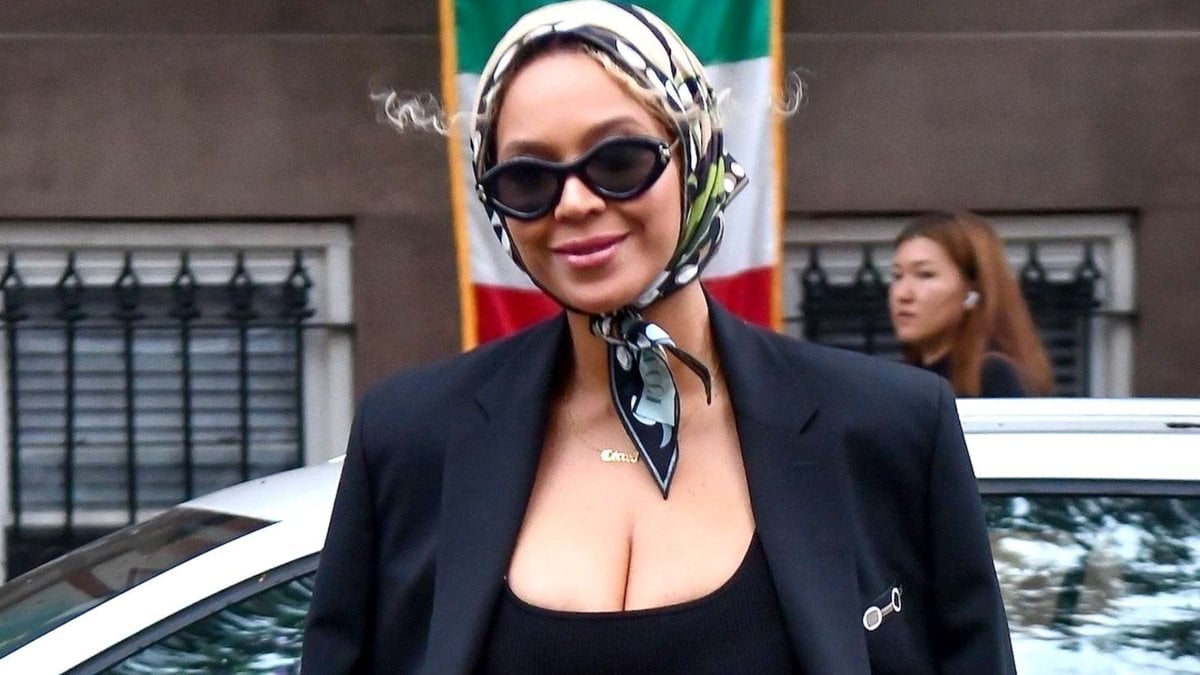 Başörtüsü modasına Beyonce da uydu! New York sokaklarında poz verdi