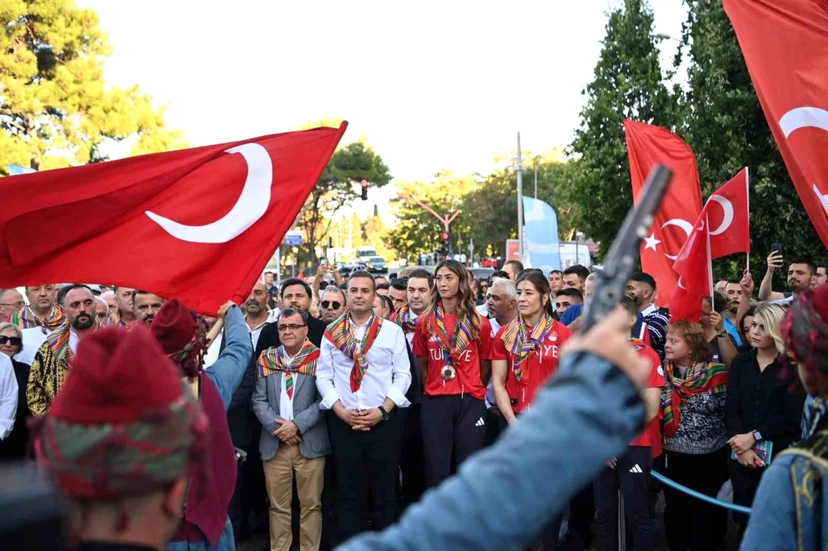 Kurtdereli Mehmet Pehlivan Güreşleri Muhteşem Bir Kortejle Sona Erdi