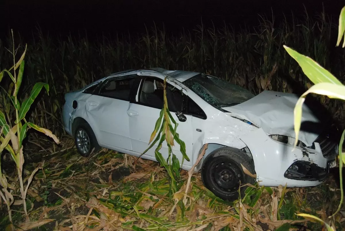 Sulama kanalına devrilen otomobilde kaza