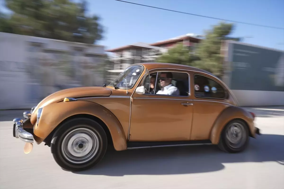 Yaşlı ve Engelli Bireyler Nostaljik Vosvoslarla Ankara’yı Tura Çıktı