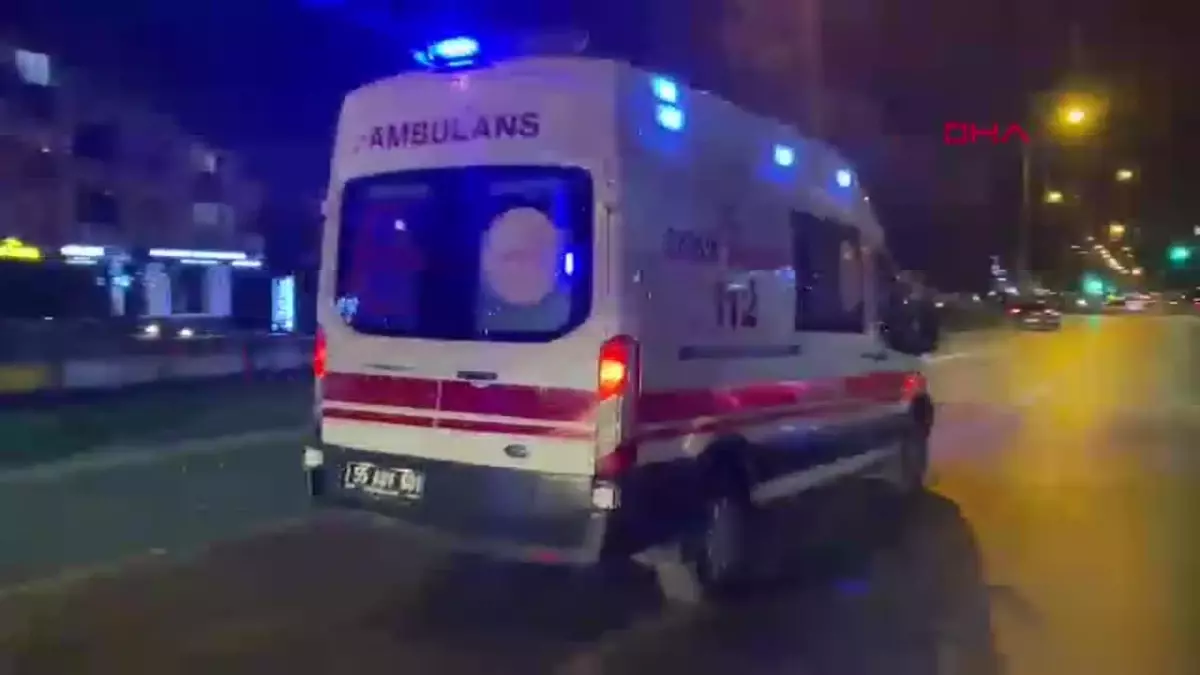 Samsun’da Otomobil Otobüs Durağına Girdi, 3 Öğrenci Yaralandı