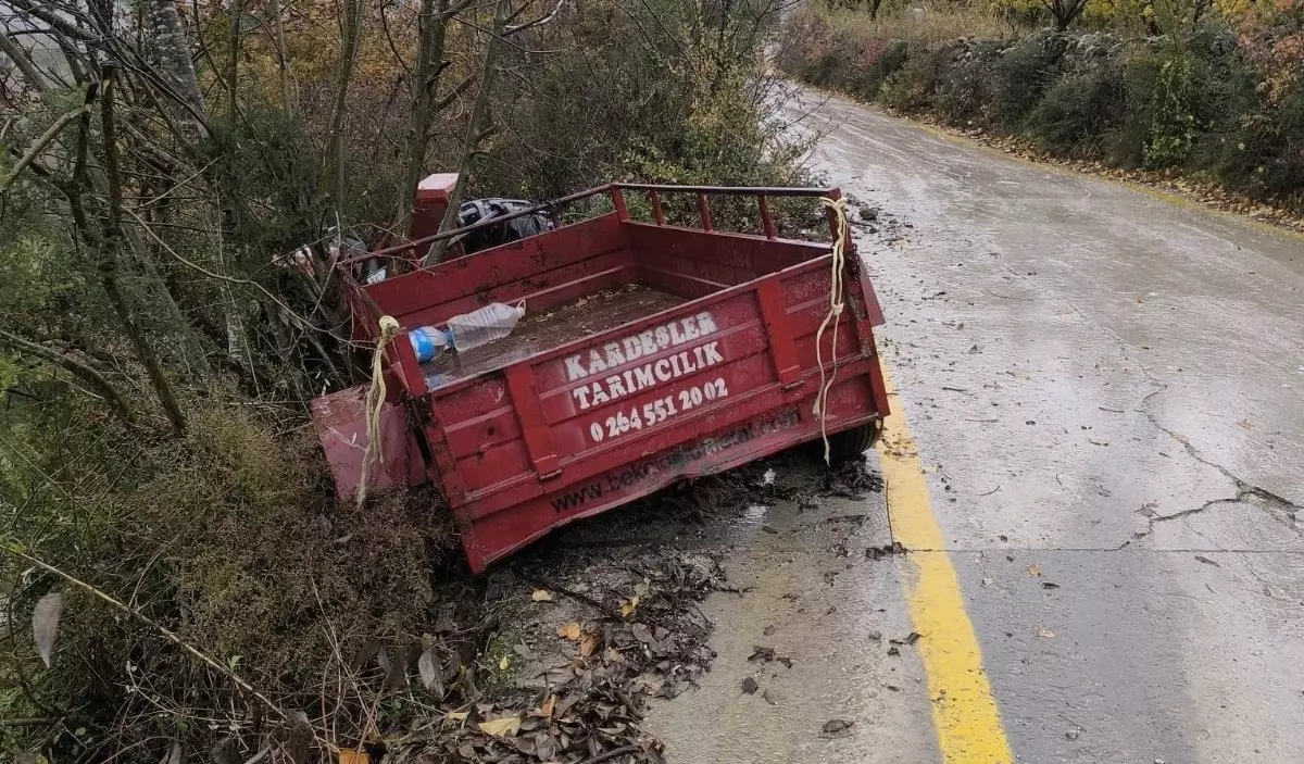 Traktör Devrildi: 1 Ölü, 3 Yaralı